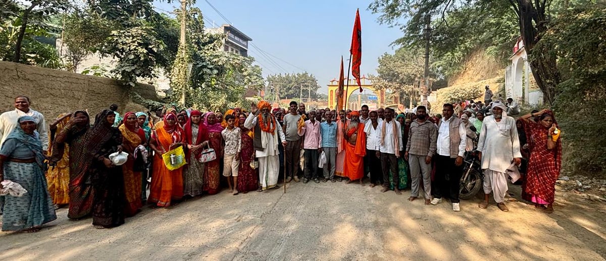 Agra News: एकादशी पर साधु-संतों ने लगाई सप्तकोसीय परिक्रमा