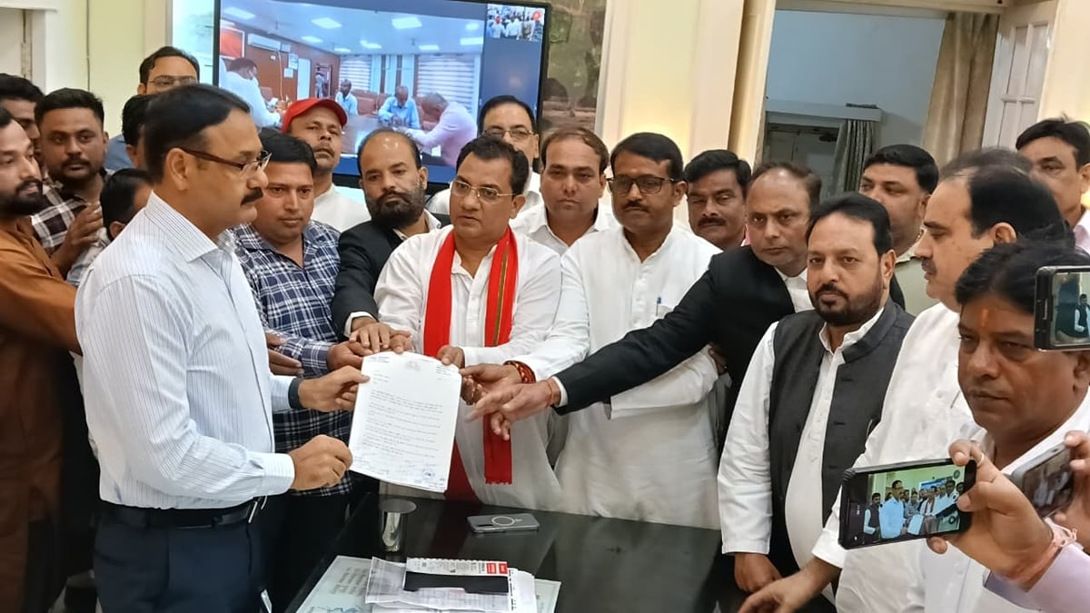 Pilibhit News: वोटों में हेराफेरी पर संग्राम, कांग्रेस-सपा बोली- मंत्री के इशारे पर अफसरों ने उठाया कदम, सीबीआई जांच की मांग