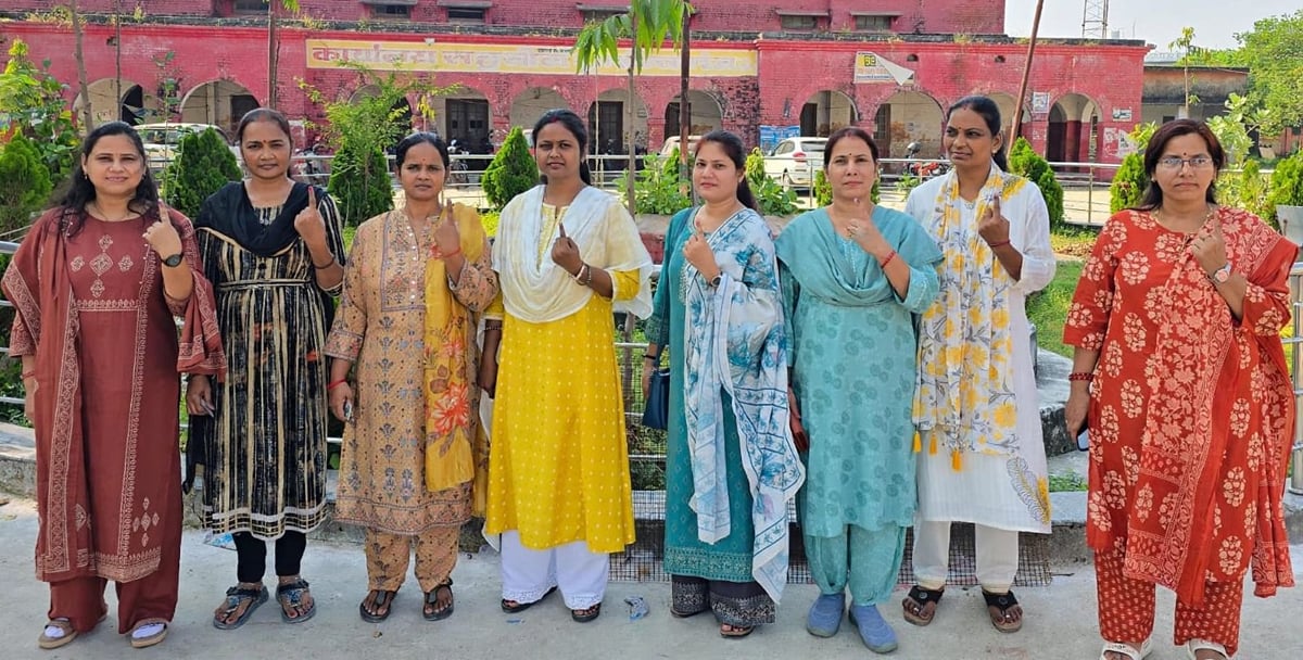 Siddharthnagar News: पहली बार मतदान का उत्साह, अनुभवी मतदाताओं को शिक्षक हितों की आस