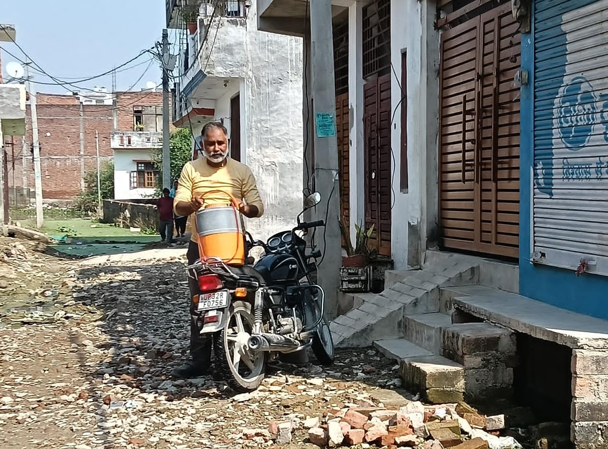 Lucknow News: बाढ़ का पानी उतरा, प्यास बुझाने का खर्च बढ़ गया