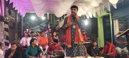 फूलपुर में भगवती जागरण में भजन प्रस्तुत करता कलाकार। स्रोत-आयोजक