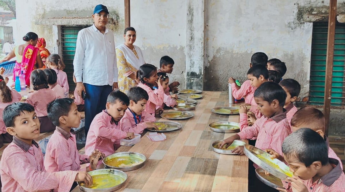 Fatehpur News: एमडीएम की दाल में शामिल करें हरी सब्जियां, पौष्टिकता पर जोर