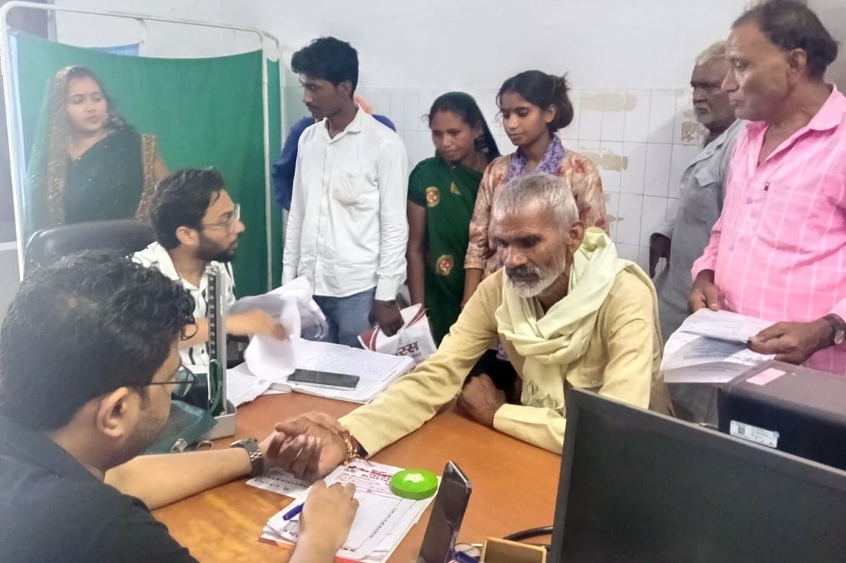 Mahoba News: बुखार व पेटदर्द से युवक की मौत, 10 मरीज भर्ती