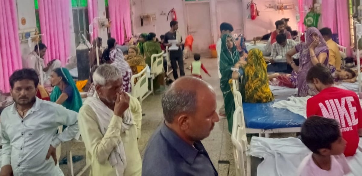 Mahoba News: बुखार से मासूम समेत दो की मौत, आठ को वार्ड में कराया भर्ती
