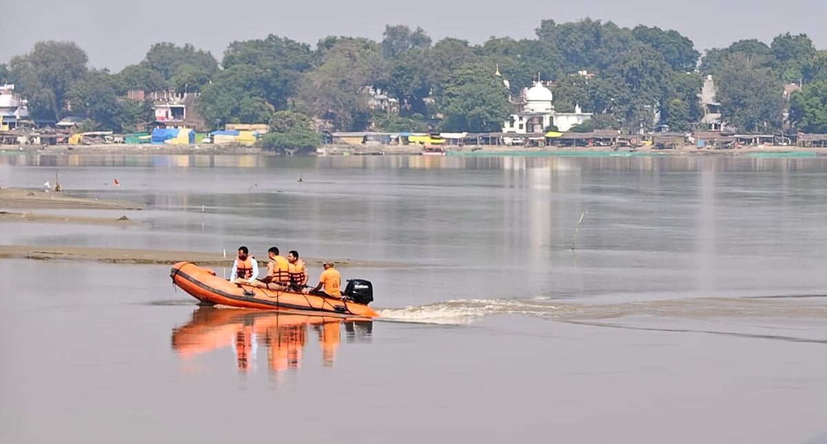 Fatehpur News: गंगा में डूबे किशोरों की तलाश जारी, दूसरे दिन भी नहीं मिला सुराग