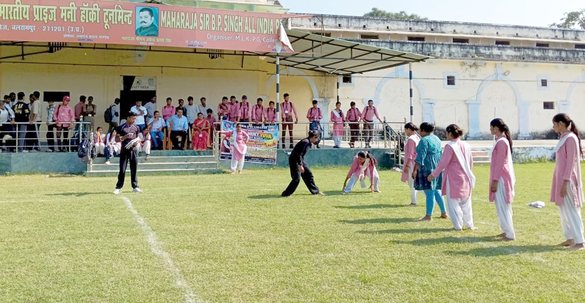 Balrampur News: नशे से दूर रहकर विकसित भारत के निर्माण में योगदान दें युवा
