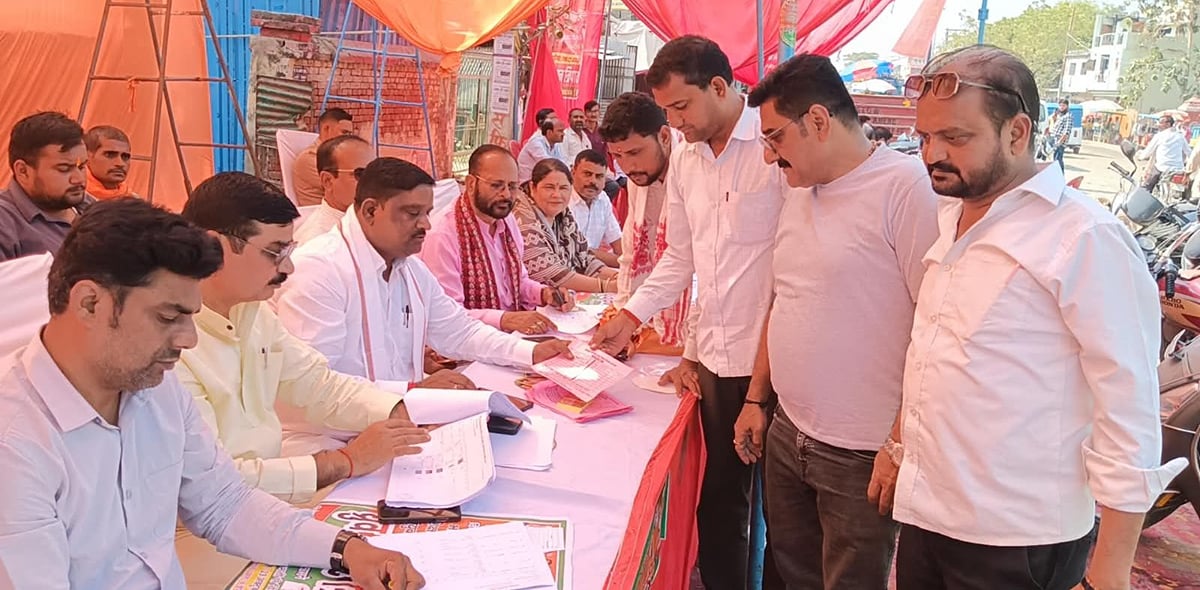 Balrampur News: शिक्षकों में दिखा मतदान का उत्साह, 10 बूथों पर 89 प्रतिशत मतदान