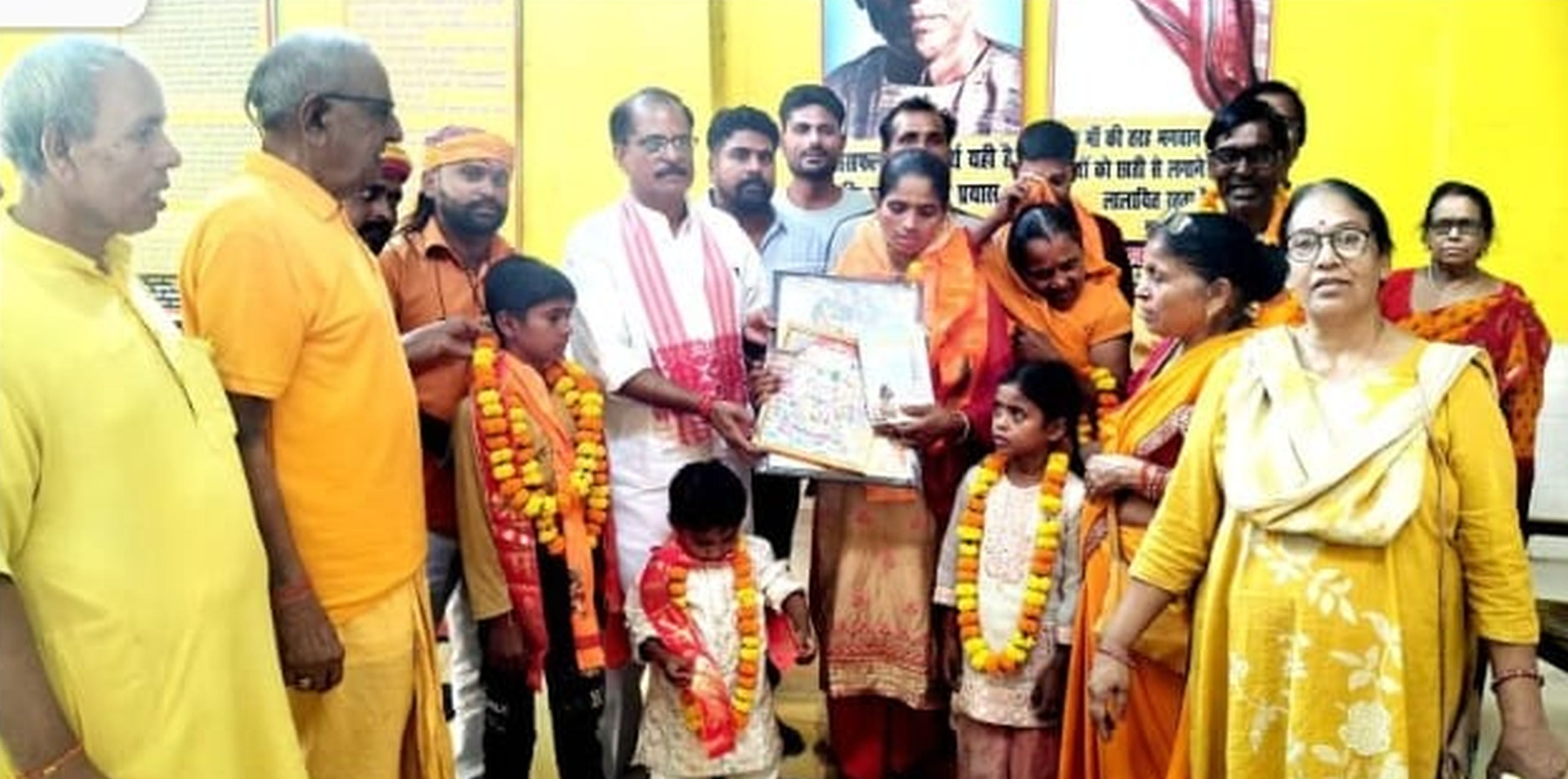 After 15 years, Simran embraced Sanatan Dharma and changed her name to Smita Kushwaha.