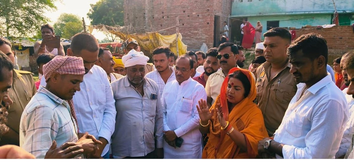 Prayagraj News: नेताओं ने परिजनों को ढांढस बंधाया