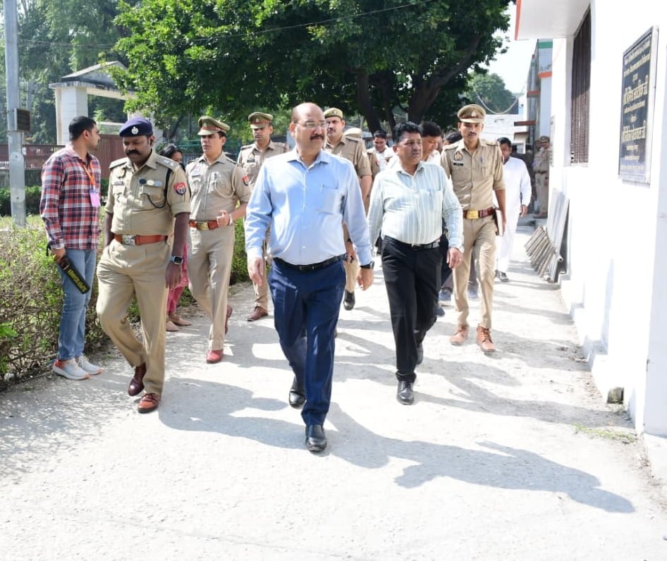 Meerut News: स्नातक में 50.38, शिक्षक में 60.39 फीसदी मतदान