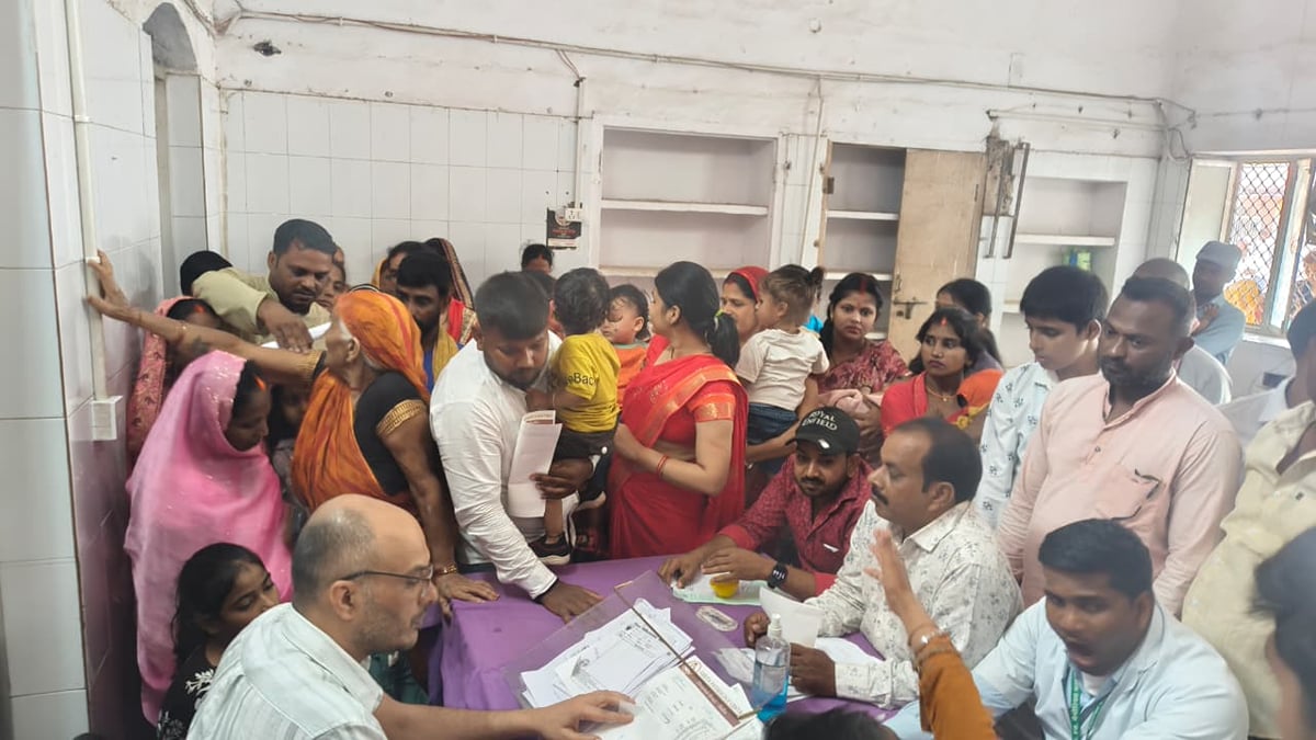 Ballia News: जिला अस्पताल की ओपीडी में पहुंचे 1728 से ज्यादा मरीज