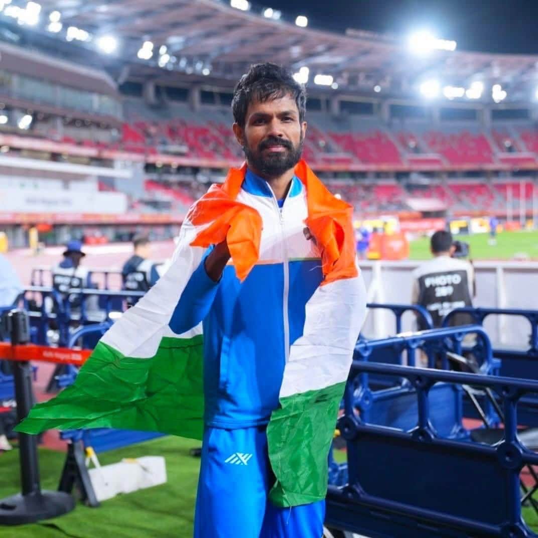 जेवर के लाल वरुण सिंह भाटी ने जापान में चल रहे एशियाई पैरा खेलों में रजत पदक जीतकर क्षेत्र का न