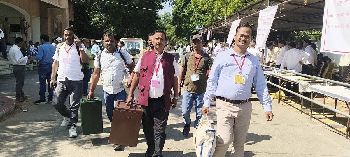 Sonebhadra News: दो एमएलसी चुनने के लिए 34 बूथों पर 18588 मतदाता आज देंगे वोट, रहेगी कड़ी सुरक्षा