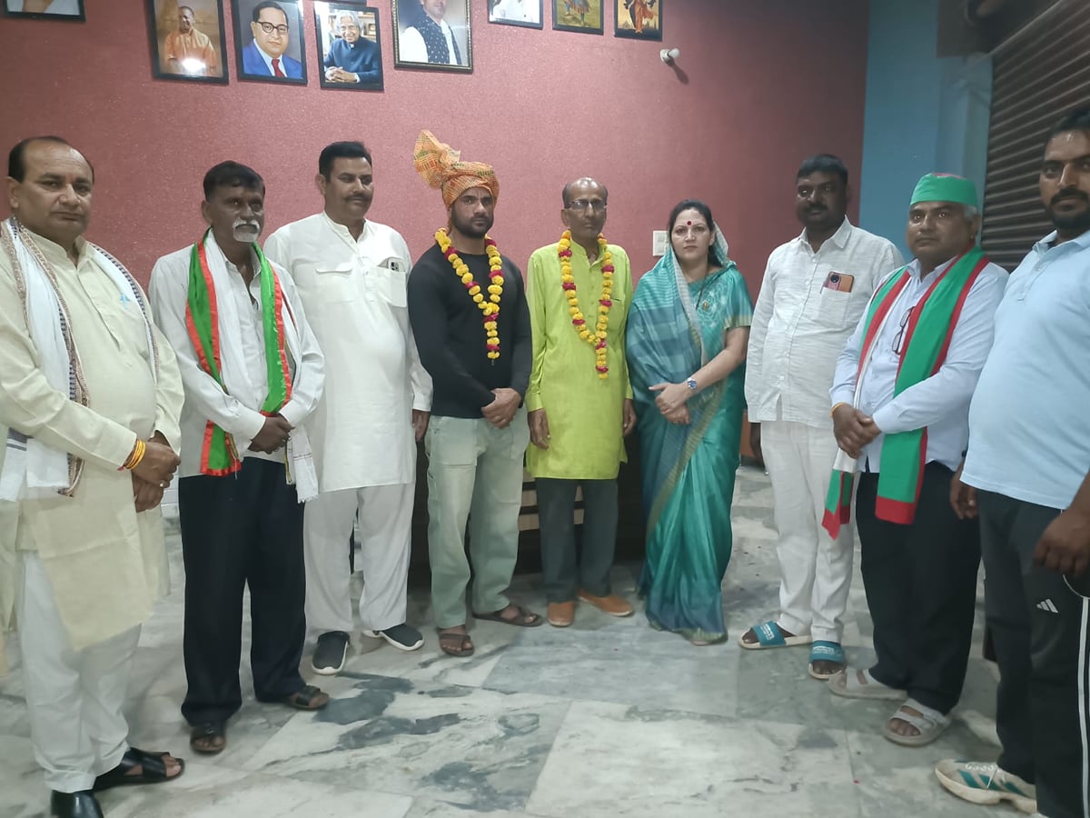 Agra News: पोस्टमैन गणेश सैन ने बॉडीबिल्डिंग में जीता स्वर्ण पदक