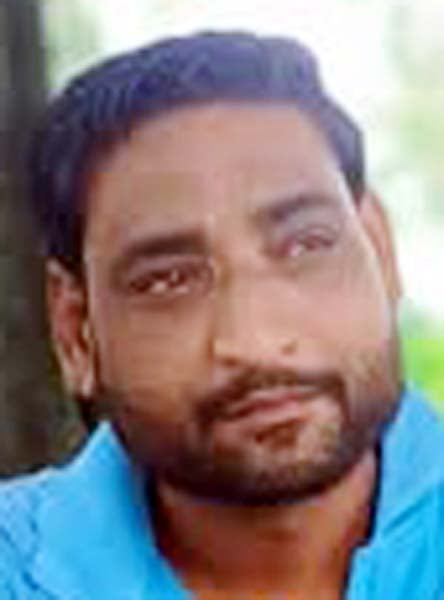 Shahjahanpur News: इलाज के अभाव में युवक की मौत, अंतिम संस्कार से किया इन्कार