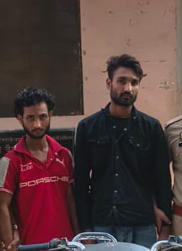 Ghaziabad News: चोरी की मोटरसाइकिल संग दो वाहन चोर दबोचे
