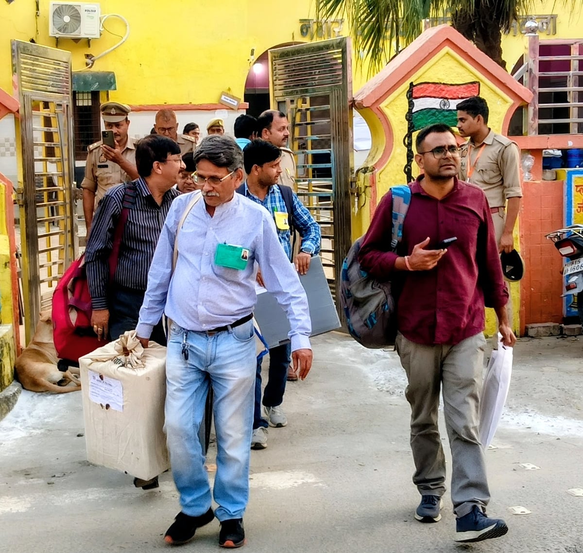 मवाना विधान परिषद चुनाव: शिक्षक 64.72, स्नातक 44.17 फीसदी मतदान