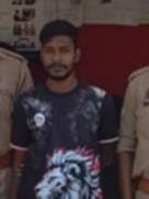 पलिस की गिरफ्त में आरोपी। स्रोत : पुलिस