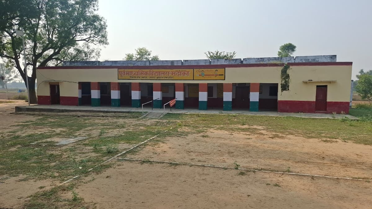 Hathras News: मासूमों की सुरक्षा पर संकट...87 स्कूलों में चहारदीवारी लापता