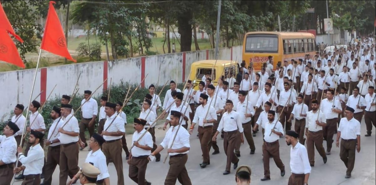 Ballia News: तीन हजार स्वयंसेवकों ने पथ संचलन कर दिया एकता, राष्ट्र के प्रति समर्पण का संदेश
