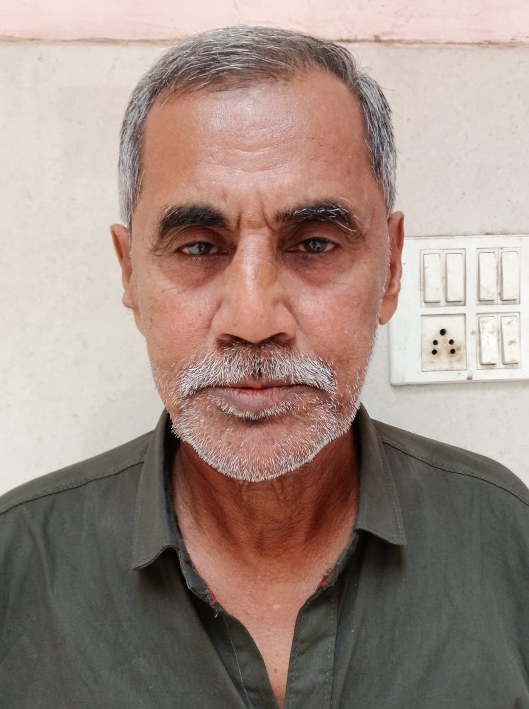 Pratapgarh News: मां बेल्हा देवी धाम स्टेशन... किसी प्लेटफॉर्म पर एक शेड तो किसी पर वो भी नहीं