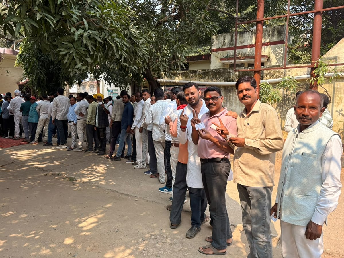 Sonebhadra News: शिक्षकों को मिला डिस्टिंक्शन, स्नातक मतदाता रहे पीछे