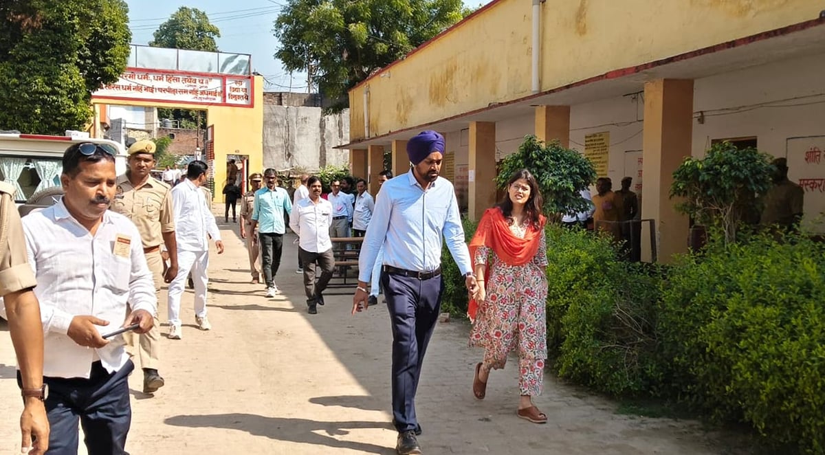 Sultanpur News: शिक्षक एमएलसी चुनाव में 84.17% मतदान