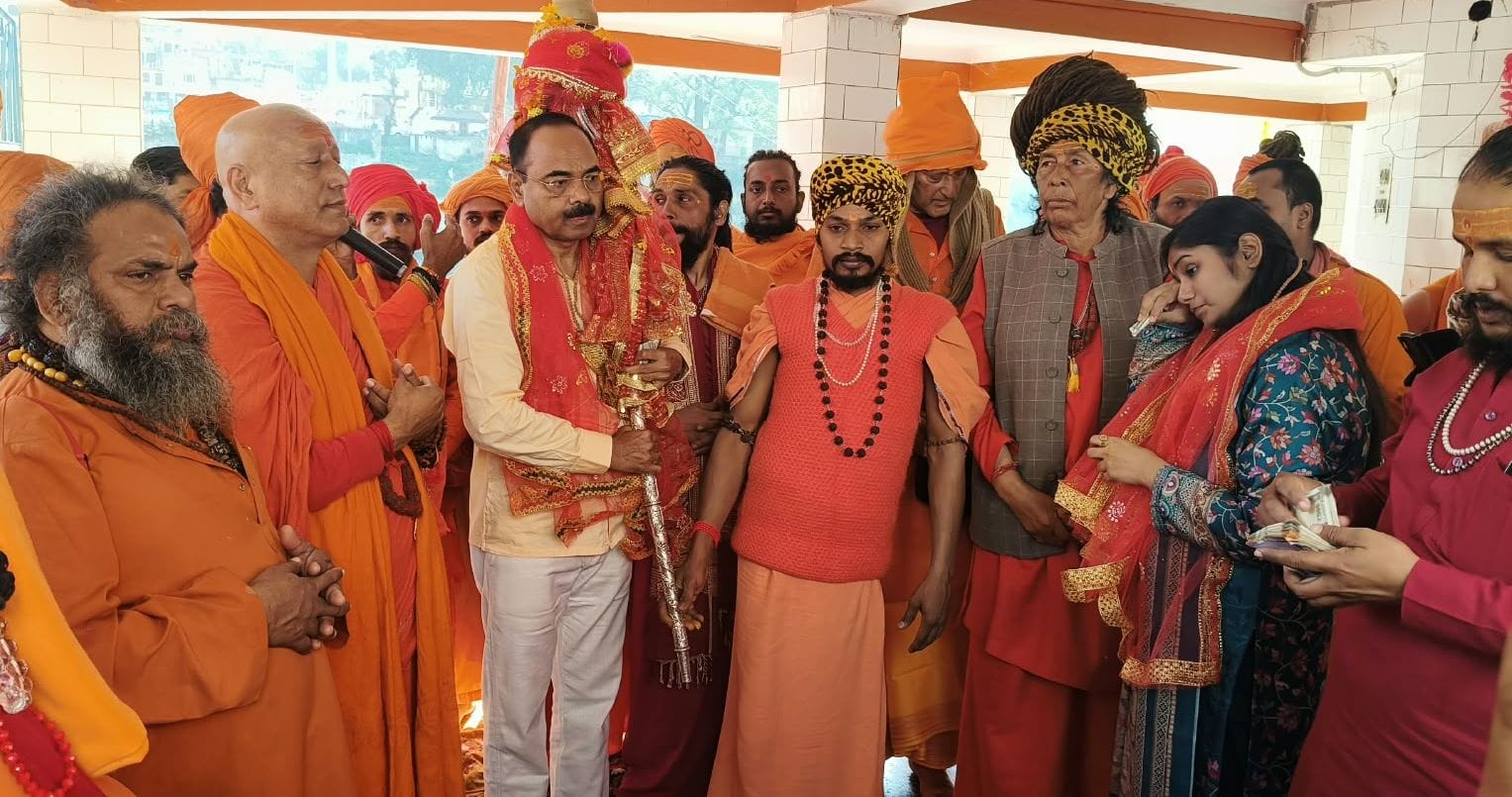 बागेश्वर में यात्रा के लिए रवाना होती छड़ी यात्रा।