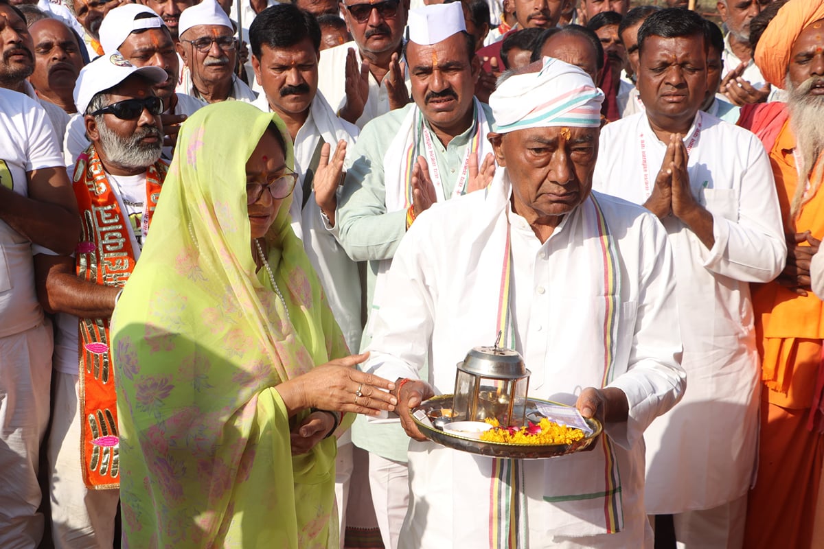 एमपी: दिग्विजय सिंह की पदयात्रा में अमृता राय की इस मुलाकात ने खींचा ध्यान, महिला किसानों से भी किया संवाद