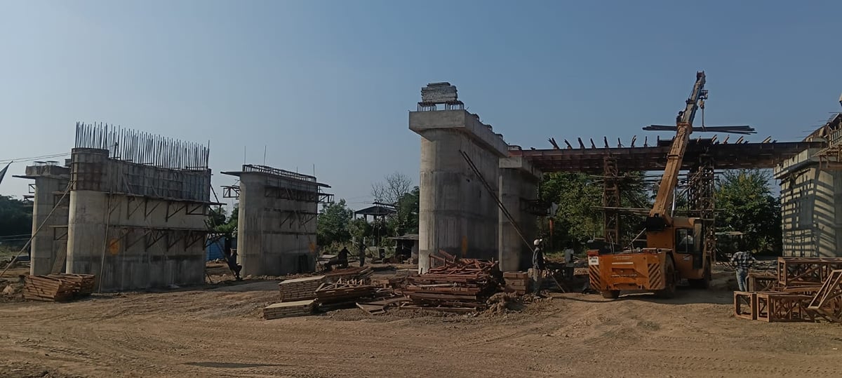 एमपी: चंबल नदी पर 35 करोड़ से बन रहा फोरलेन ब्रिज, छह महीने में खड़े हुए 15 पिलर; मार्च तक बाकी काम का लक्ष्य