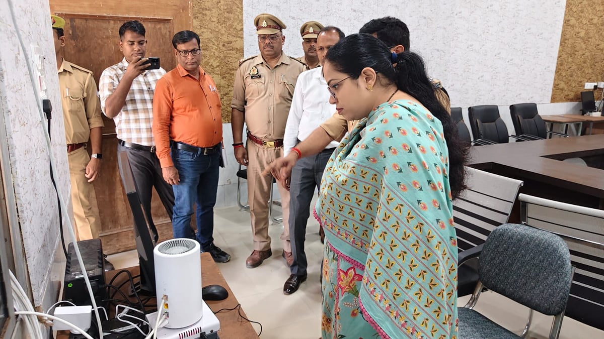 Sant Kabir Nagar News: पीईटी कल, अफसरों ने परखी केंद्र की व्यवस्था