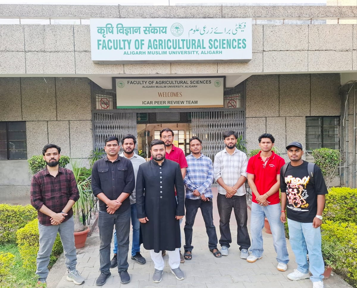 Aligarh News: हॉल और हॉस्टलों तक पहुंचा चुनावी शोर
