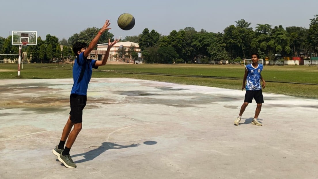 Hamirpur News: जूनियर बालक बास्केटबॉल में सौरभ व आदित्य का चयन