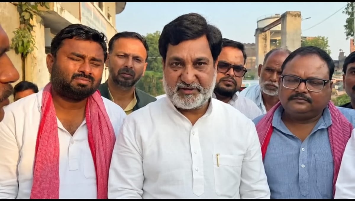 विकास के सवाल पर मंदिर-मस्जिद का मुद्दा आगे कर देती भाजपा : शकील