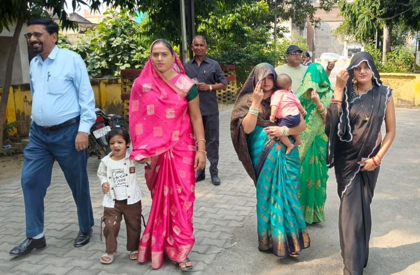 Kasganj News: शिक्षक निर्वाचन में 65.92 और स्नातक में 61.25 प्रतिशत मतदान