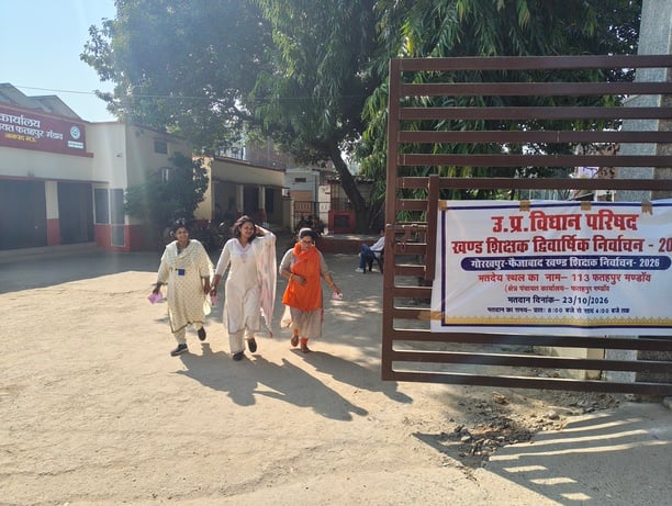 शिक्षक एमएलसी चुनाव : मऊ में 74.06% हुई वोटिंग, मतपेटियां गोरखपुर रवाना