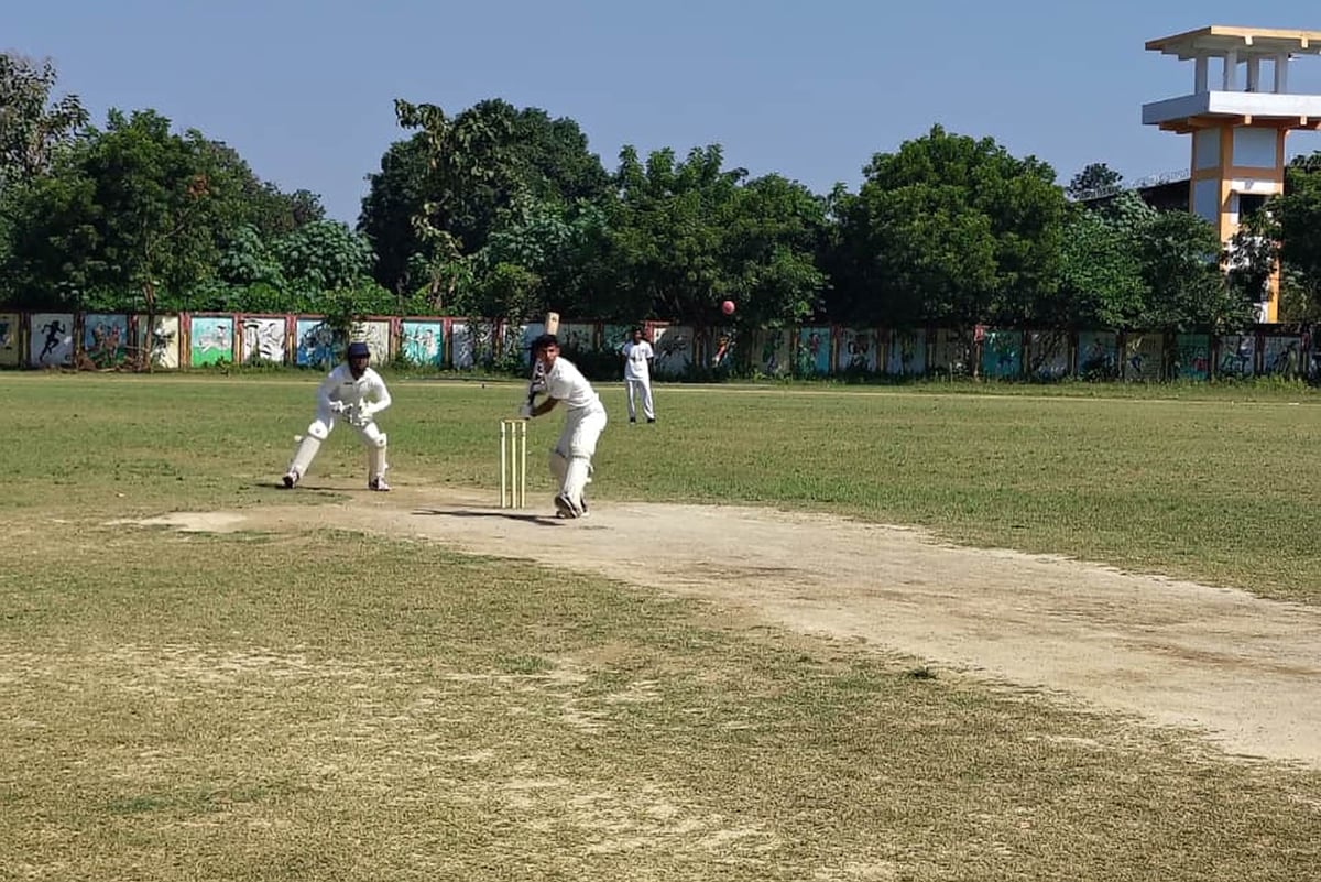 Bahraich News: फ्यूजन को हराकर फाइनल में पहुंची डिवाइन की टीम