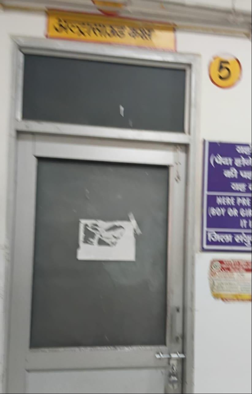 Shamli News: अल्ट्रासाउंड कक्ष पर लटका ताला, डेंटल चेयर भी खराब