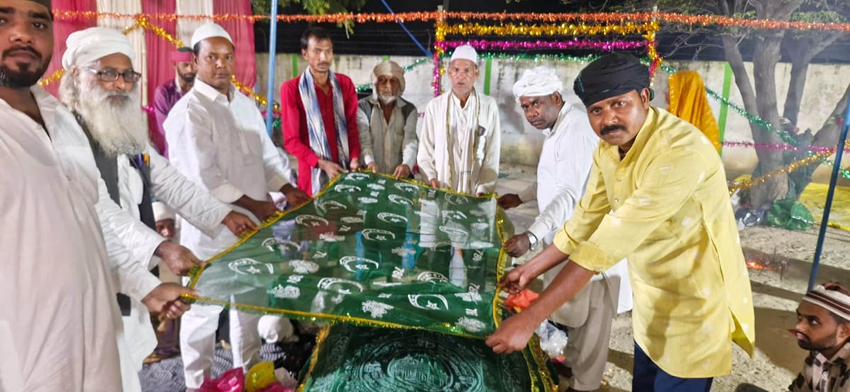 Ghazipur News: रहमतुल्लाह अलैह का 60 वां सालाना उर्स अकीदत के साथ मनाया गया