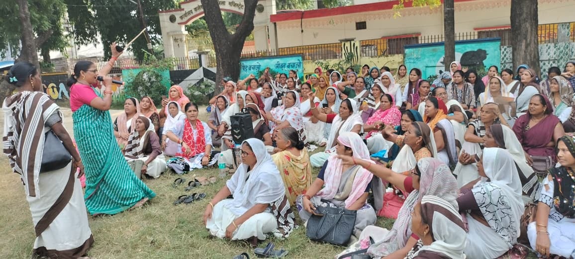 Etah News: मांगें पूरी होने तक आंदोलन जारी रखने का एलान