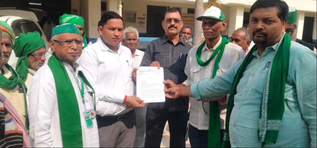 Mirzapur News: एसआईआर निरस्त करने समेत सात मांगों का ज्ञापन सौंपा