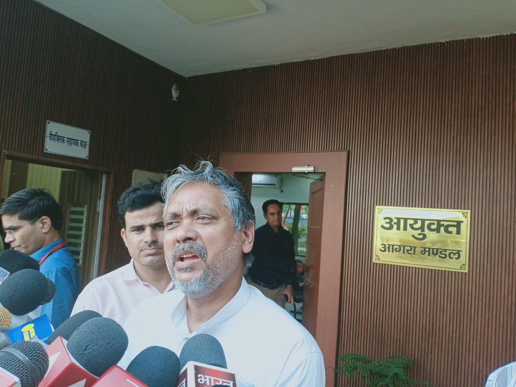 Agra News: फफक कर रोए सपा प्रत्याशी, बोले- मैंने अपना खुदा बदल लिया