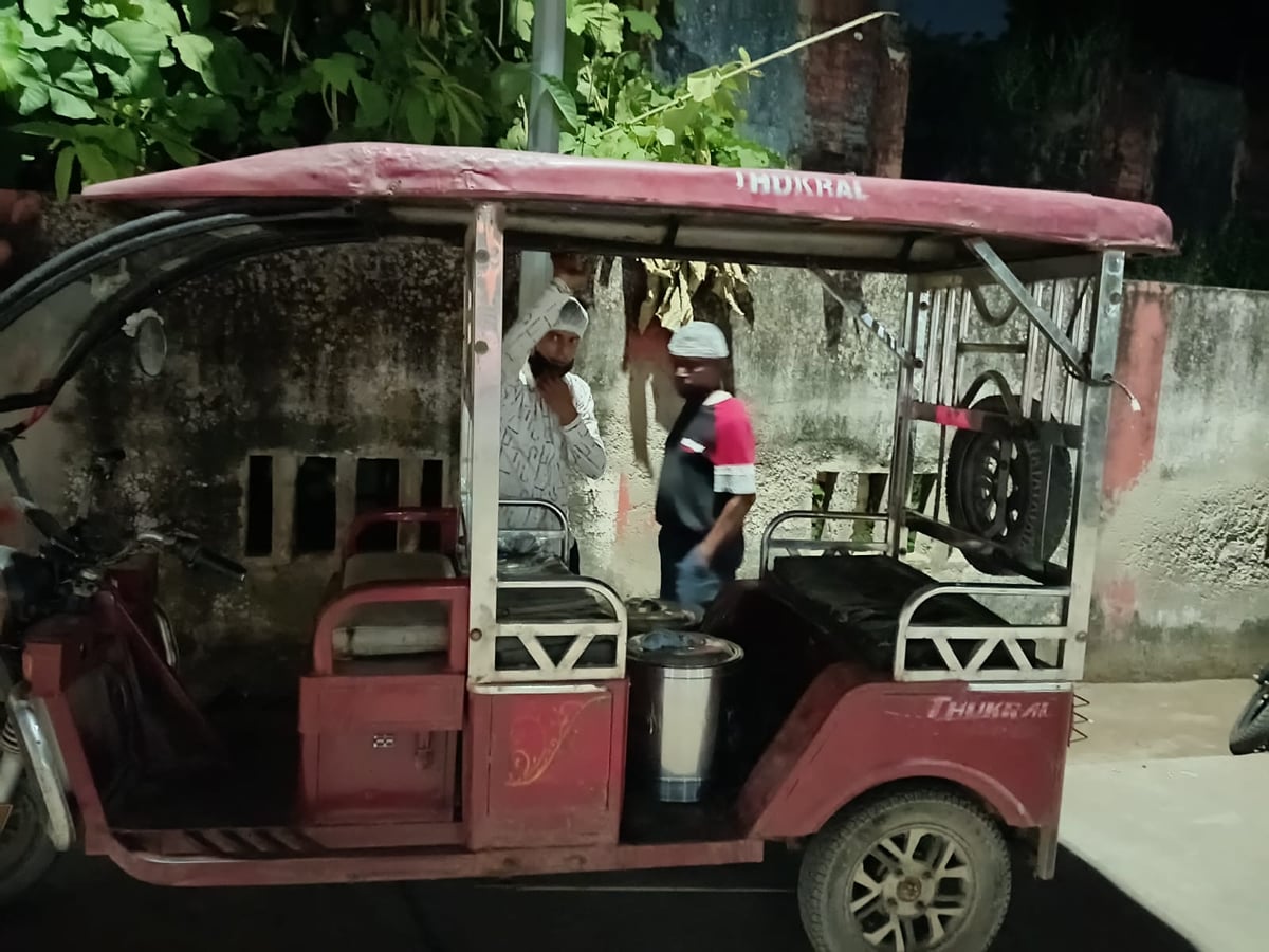 Pratapgarh News: महिला अस्पताल... दिन में पानी वाली दाल, रात में खिचड़ी