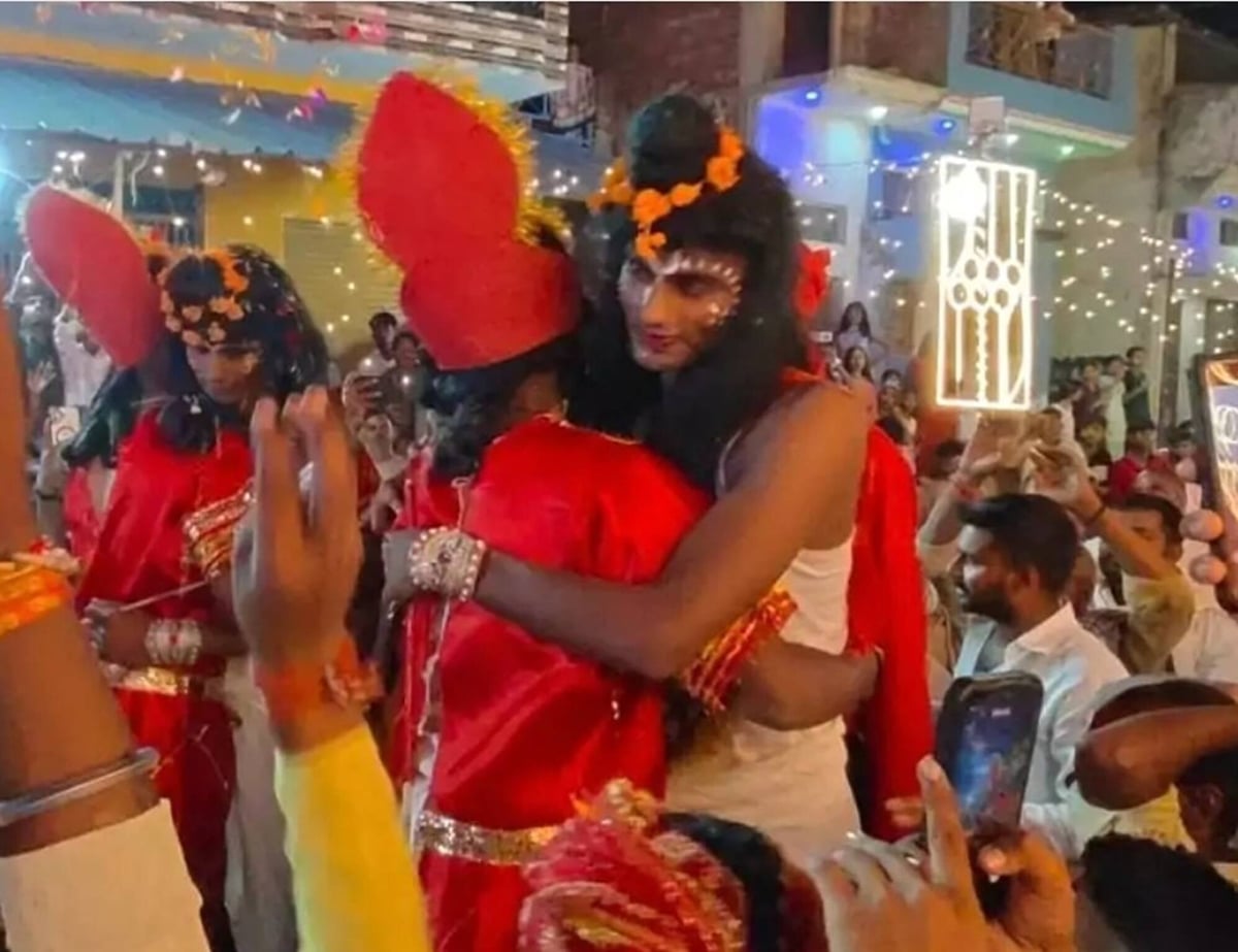 Ghazipur News: चारों भाइयों का मिलन देख श्रद्धालुओं की आंखें हुईं नम