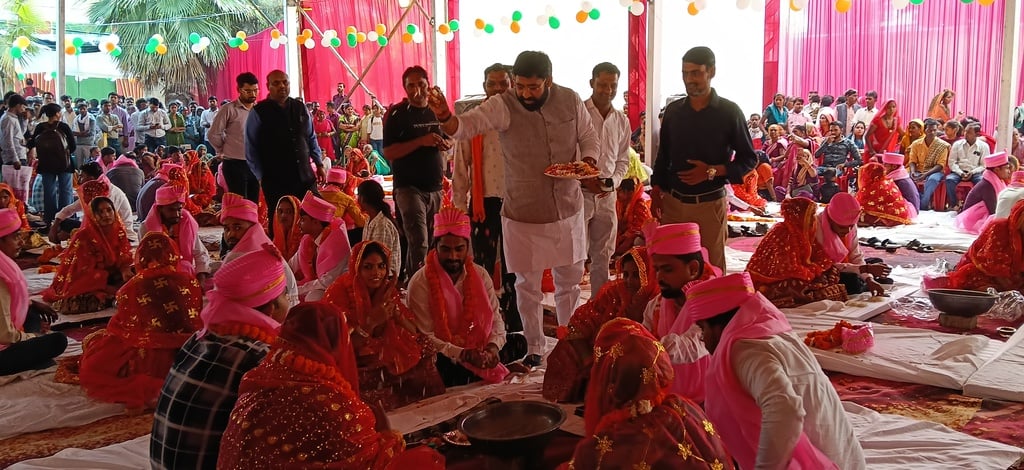 Bulandshahar News: 270 जोड़ों ने लिए सात फेरे, 32 का पढ़ा गया निकाह, बजी शहनाई