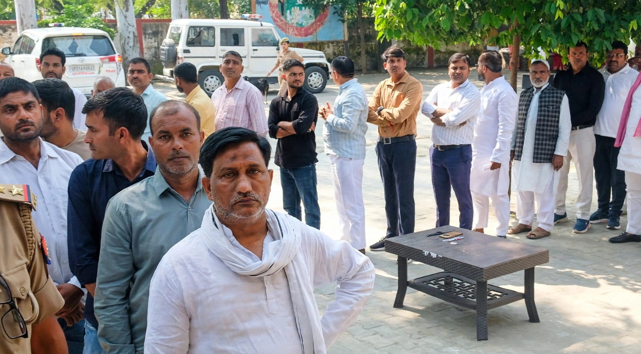 मतदान के लिए कतार में लगे मतदाता। स्रोत-वीडियो ग्रैब