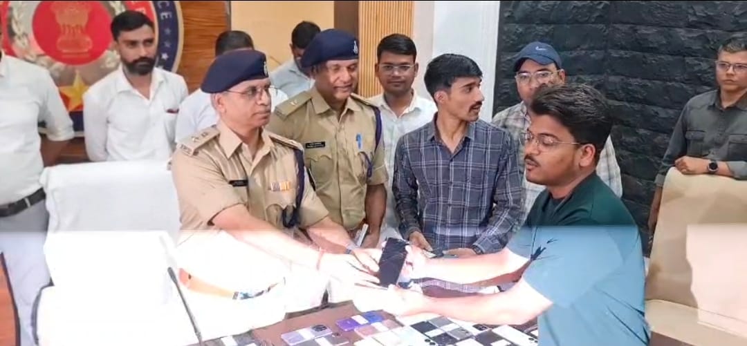 Crime Branch recovers 112 lost mobile phones worth Rs 20 lakh