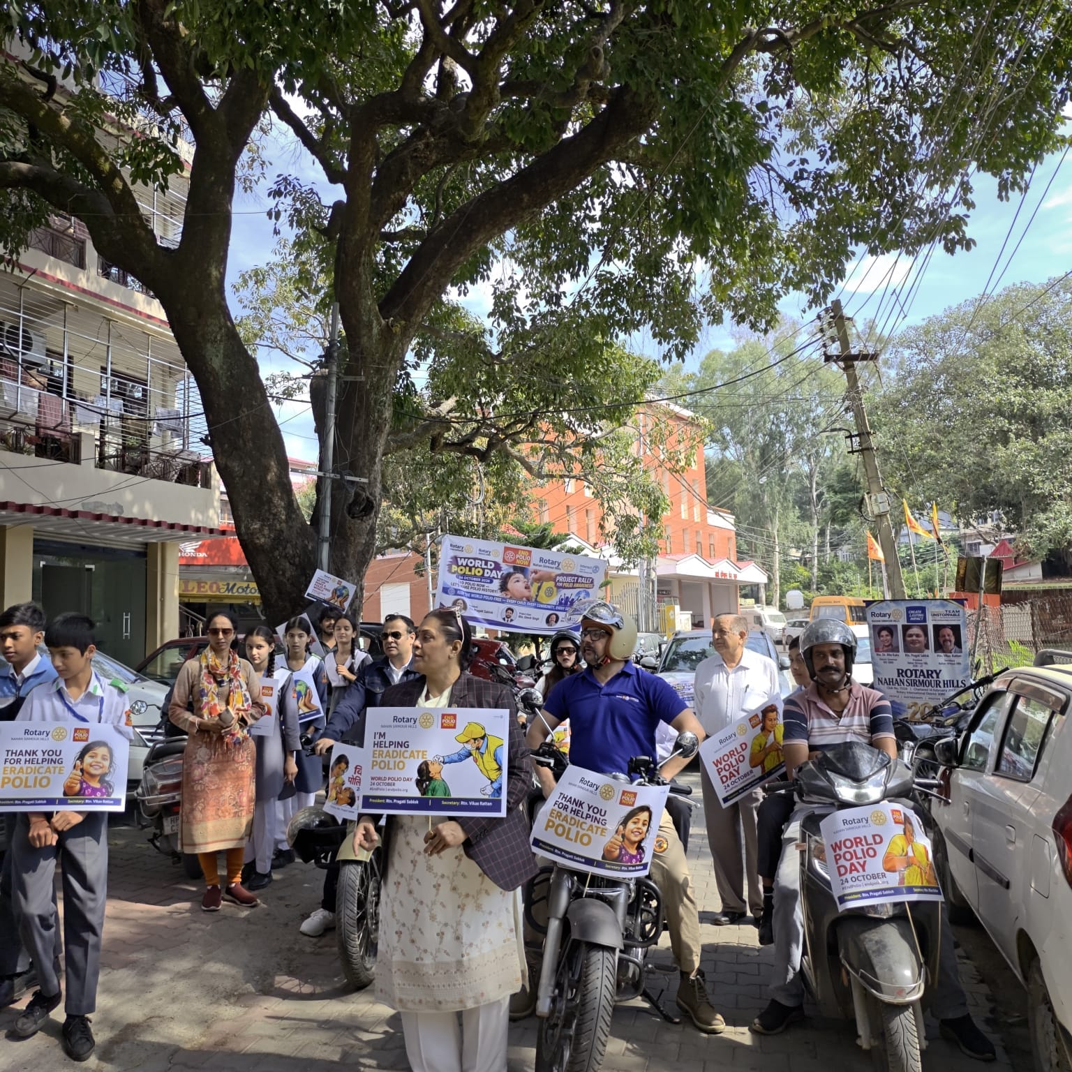 नाहन में पोलियो को लेकर जागरूकता अभियान में भाग लेते सिरमौर हिल्स के पदाधिकारी व छात्र। संवाद