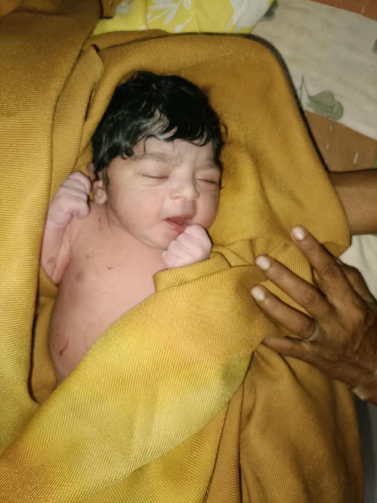 नवजात शिशु का फाेटो