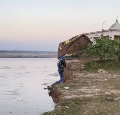 Lakhimpur Kheri News: रूरासुल्तानपुर में कटान जारी, शिव मंदिर की नींव प्रभावित